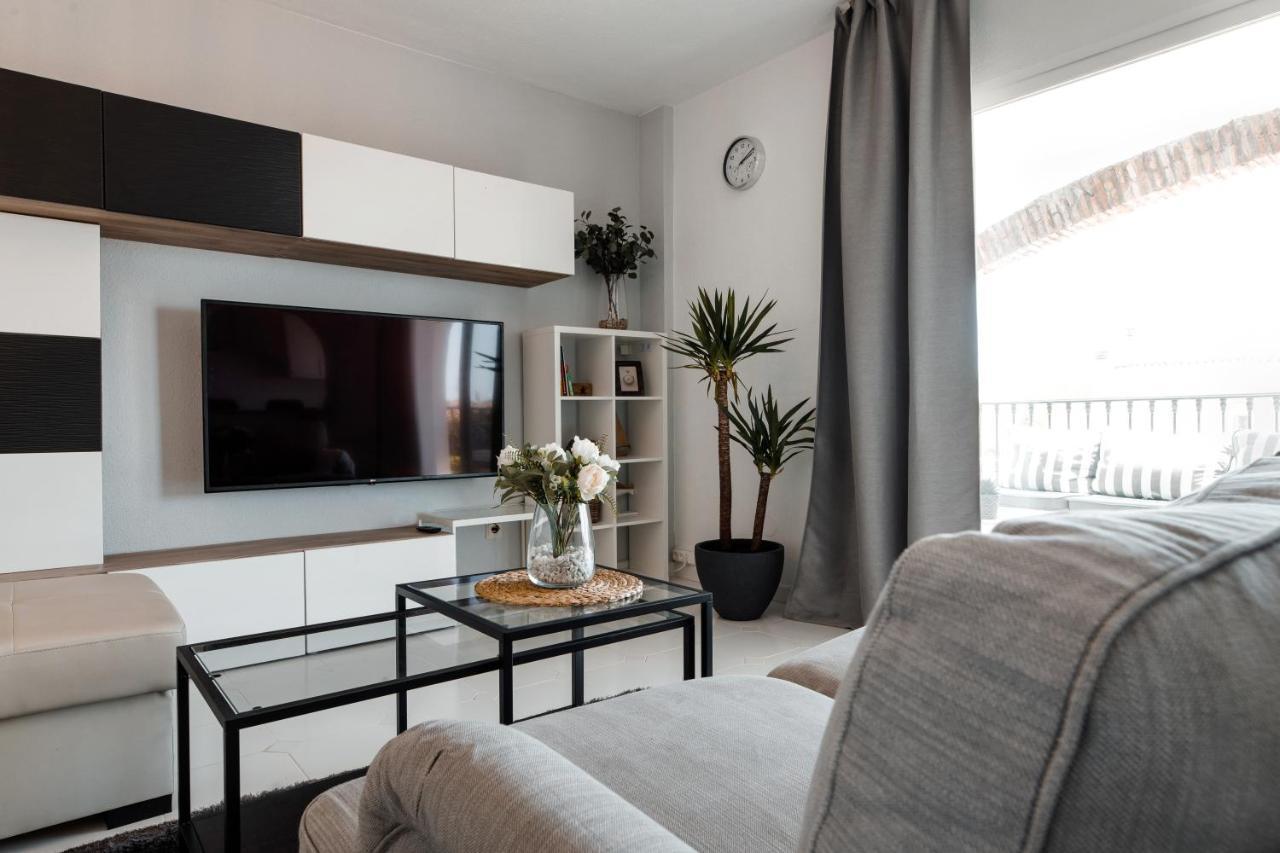 Spacious 2-Bedroom Apartment With Free Parking Sitio de Calahonda エクステリア 写真
