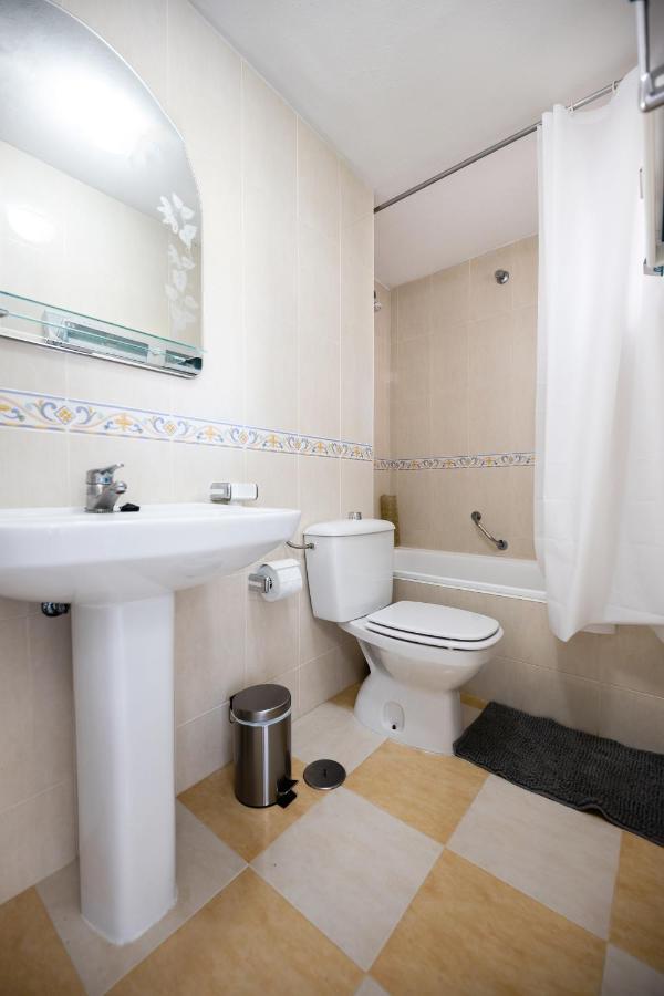 Spacious 2-Bedroom Apartment With Free Parking Sitio de Calahonda エクステリア 写真
