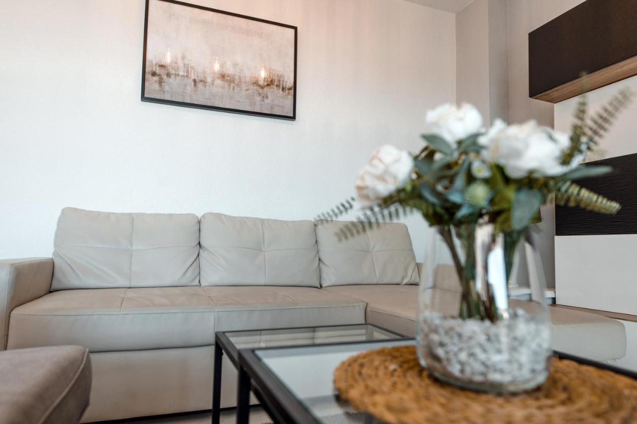 Spacious 2-Bedroom Apartment With Free Parking Sitio de Calahonda エクステリア 写真