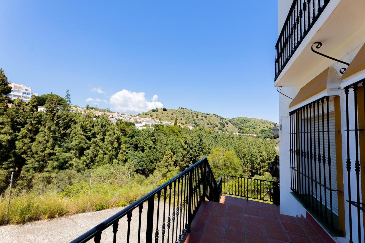 Spacious 2-Bedroom Apartment With Free Parking Sitio de Calahonda エクステリア 写真