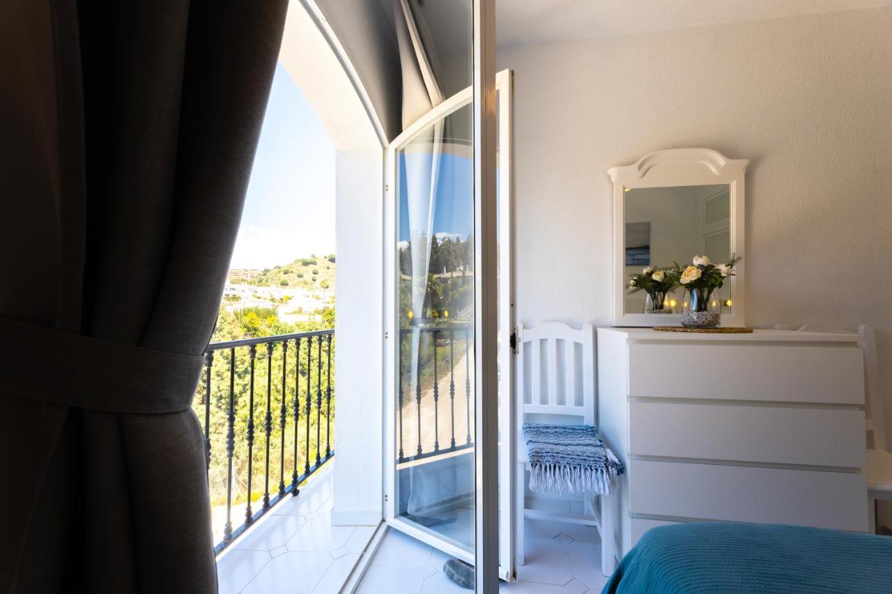 Spacious 2-Bedroom Apartment With Free Parking Sitio de Calahonda エクステリア 写真