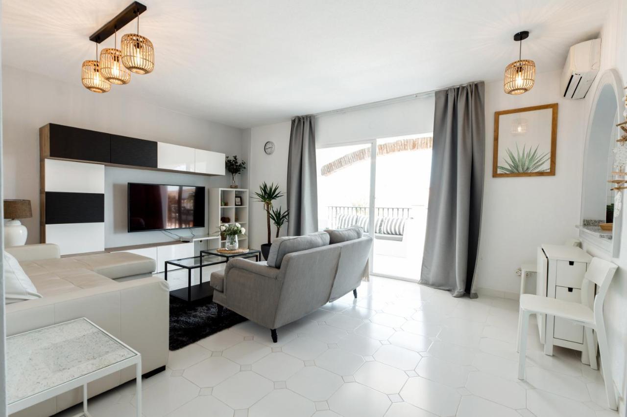 Spacious 2-Bedroom Apartment With Free Parking Sitio de Calahonda エクステリア 写真