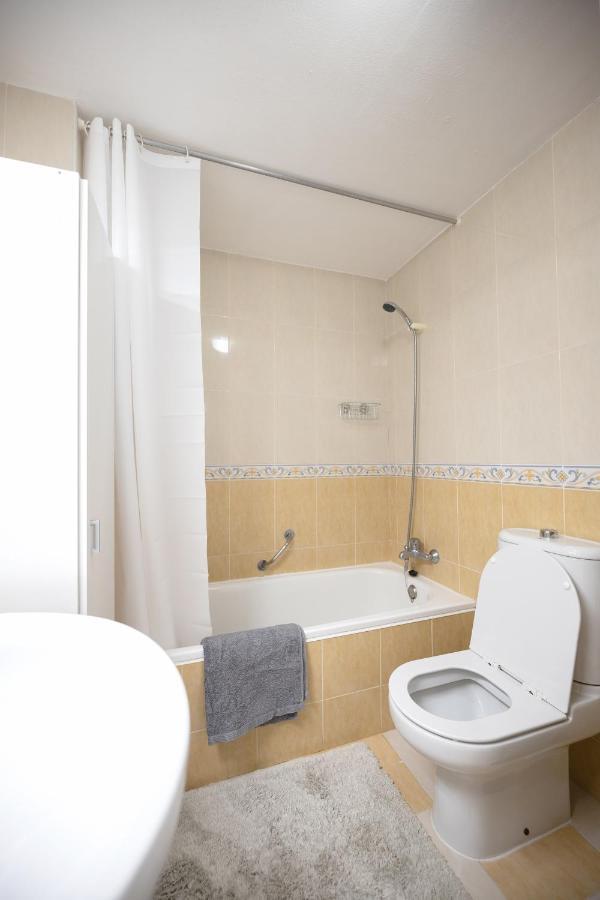 Spacious 2-Bedroom Apartment With Free Parking Sitio de Calahonda エクステリア 写真